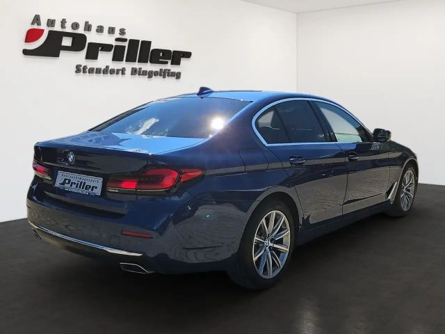 BMW 540 540i Luxury Line Sedan xDrive