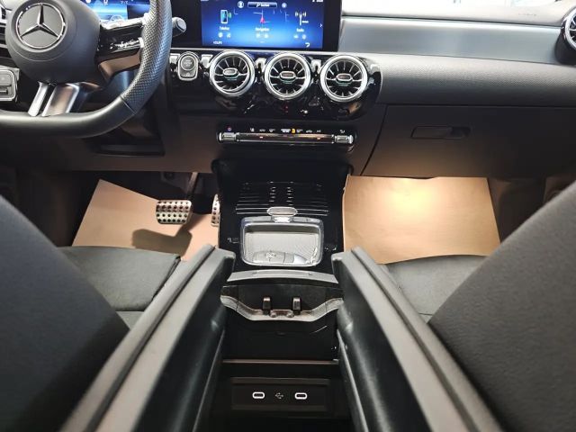 Mercedes-Benz A 180 AMG Line