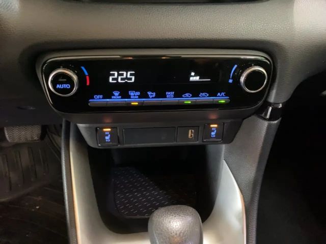 Toyota Yaris 1.5 Teamplayer ACC+LED+SHZ+Fernlichtass.