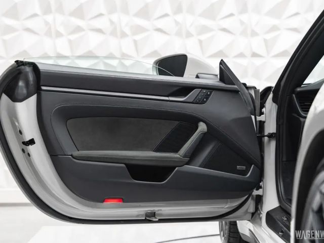 Porsche 992 4 Cabrio GTS Targa