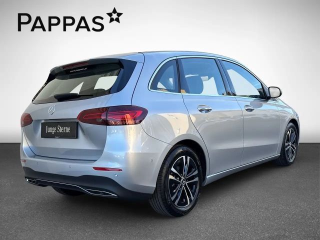 Mercedes-Benz B 180 Sedan