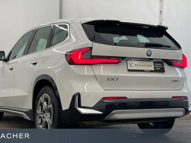 BMW X1 IX1 A XDRIVE30 PDC RFK SHZ AdaptLED H&K 18" LM