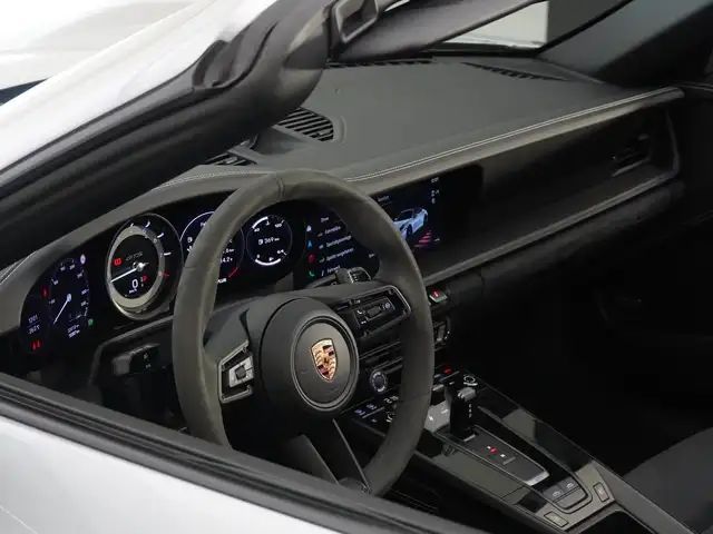 Porsche 992 4 Cabrio GTS Targa