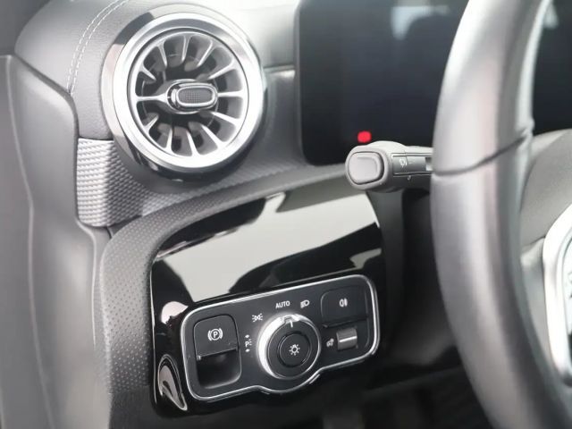 Mercedes-Benz CLA 180 Coupé Progressive