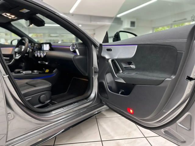 Mercedes-Benz CLA 200 AMG Line Sedan
