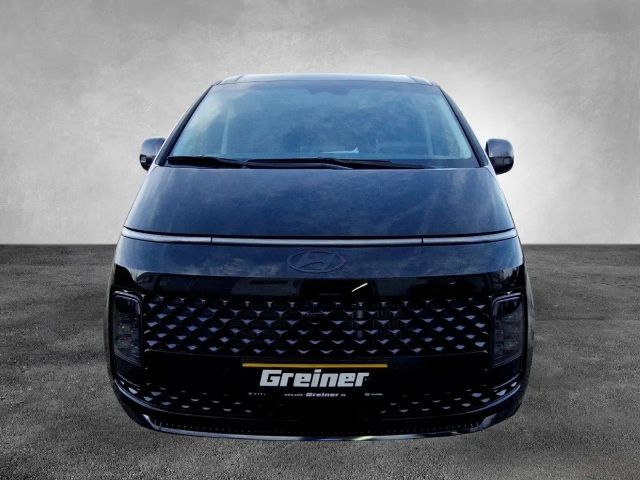 Hyundai Staria Signature