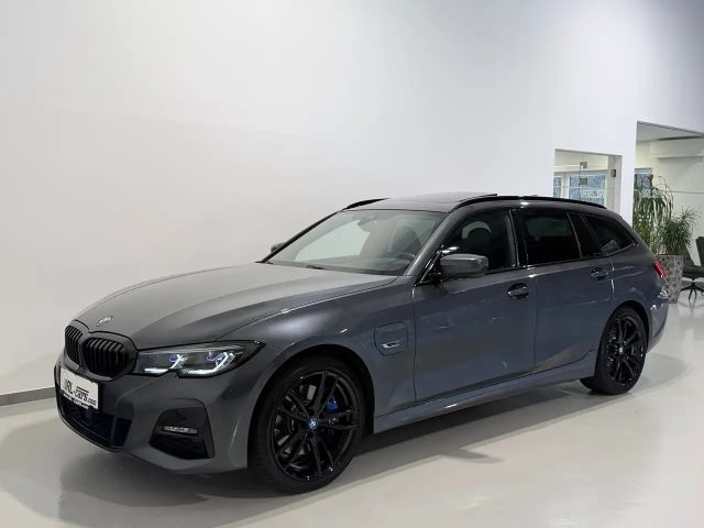 BMW 330 330e M-Sport xDrive