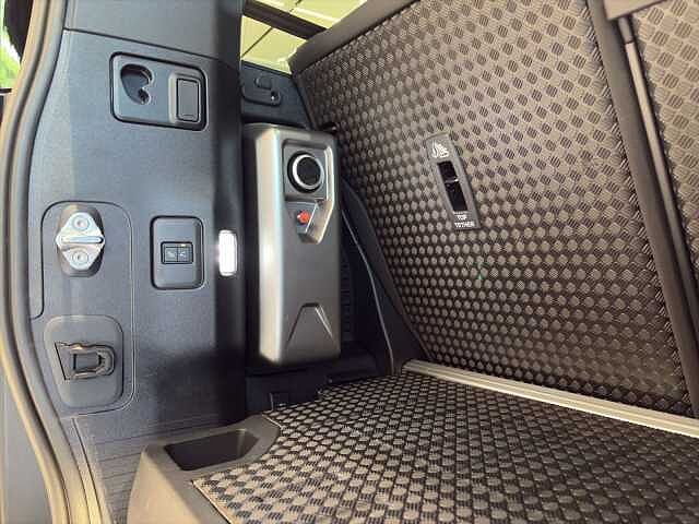 Land Rover Defender 90 Dynamic SE