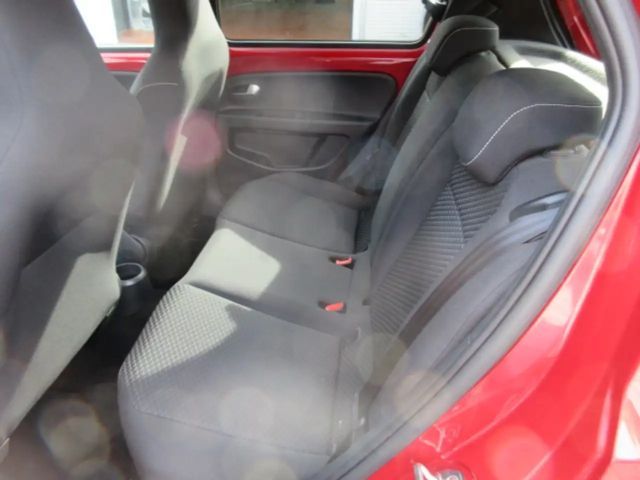 Volkswagen up! Active