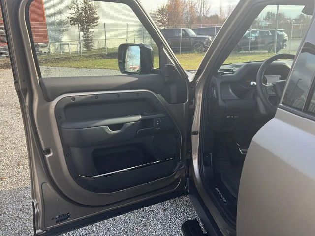 Land Rover Defender 110