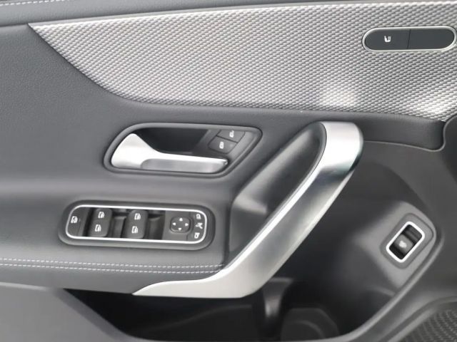 Mercedes-Benz CLA 180 Coupé Progressive