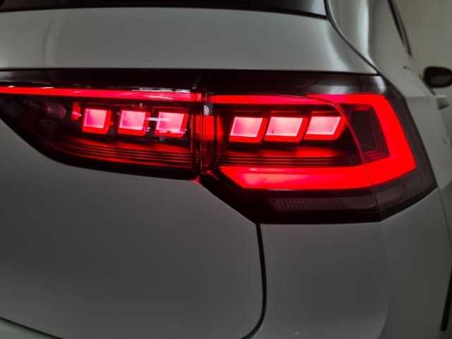 Volkswagen Golf 2 0 l TSI ACC SpurW KAM W-Paket