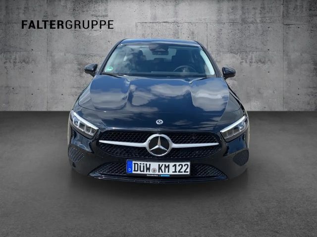 Mercedes-Benz A 180 A 180 KAMERA+TEMPO+MBUX+SPUR/BREMS+NAVI+LED+SHZ