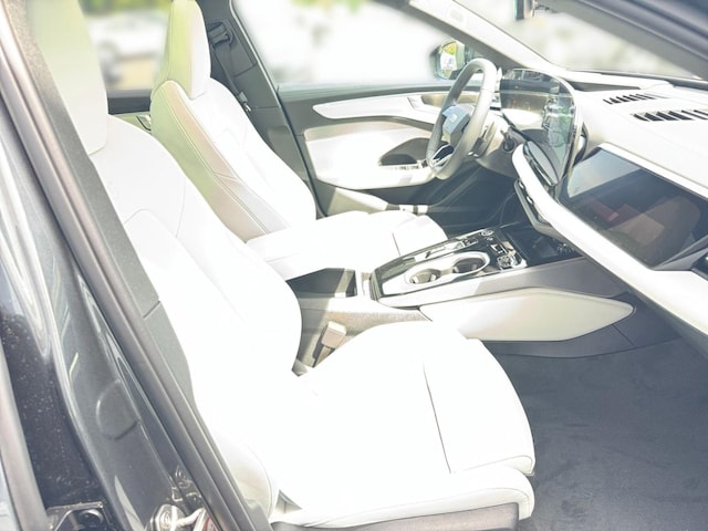 Audi A6 Avant Quattro S-Tronic