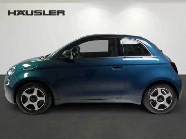 Fiat 500e Action