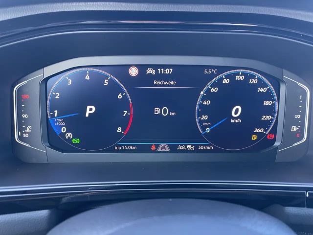 Volkswagen T-Roc 1.5 eTSI DSG R-Line