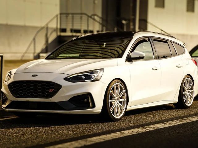 Ford Focus ST Line