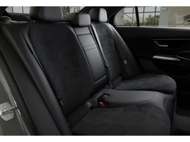 Mercedes-Benz E 220 AMG Line E 220 d Sedan