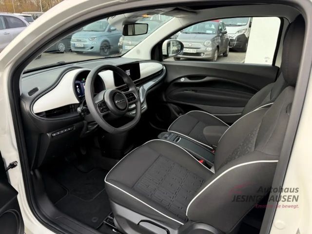 Fiat 500e +Rückfahrkam.+Klimaaut.+Tempomat+Sitzheizung