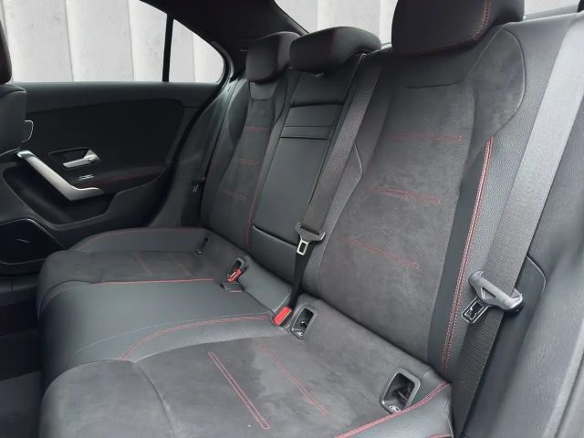 Mercedes-Benz A 220 A 220 d AMG Line