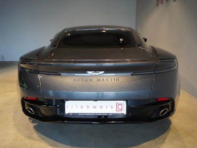 Aston Martin DB11 V8