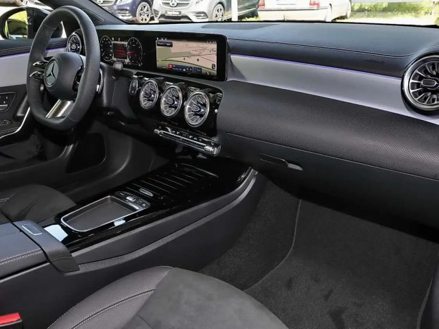 Mercedes-Benz CLA 200 AMG Line Coupé