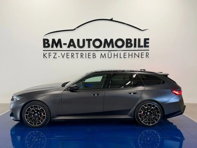 BMW M5 Touring,FrozenMatt,AHK,Panorama,B&W,Leasing,neu