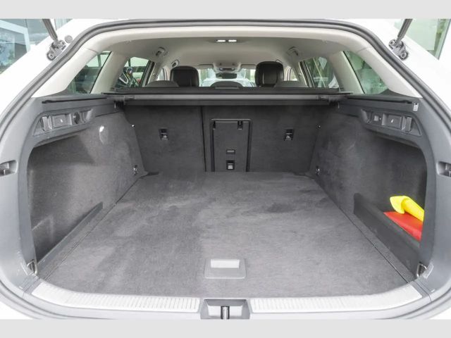 Volkswagen Passat 1.5 eTSI Business Variant