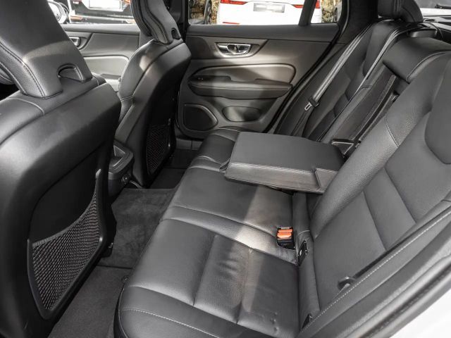 Volvo V60 Cross Country AWD Plus