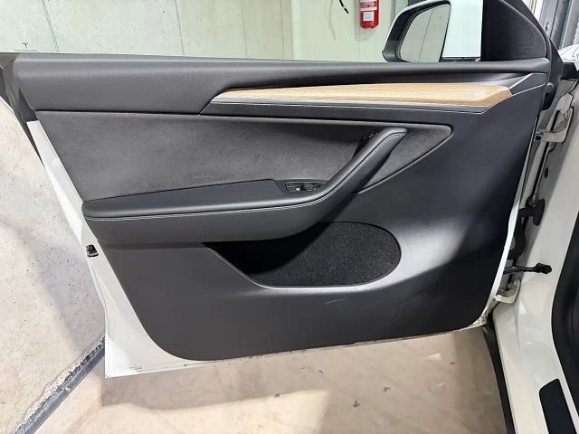 Tesla Model Y AWD Long Range