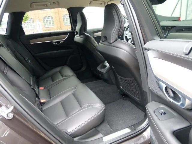 Volvo V90 Cross Country AWD Plus