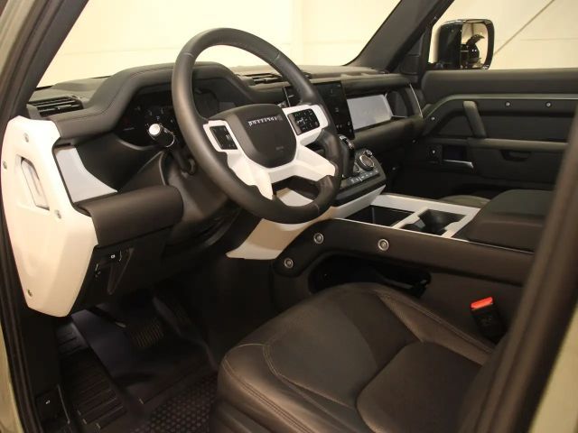 Land Rover Defender 110 D300 Dynamic SE