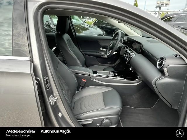 Mercedes-Benz A 180 A 180 d Progressive