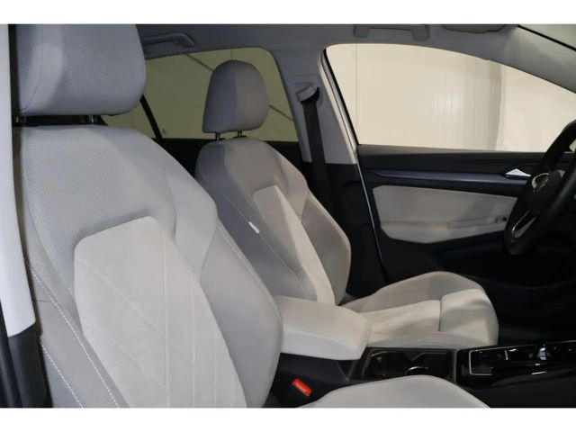 Volkswagen Golf 1.5 eTSI DSG Golf VIII Style