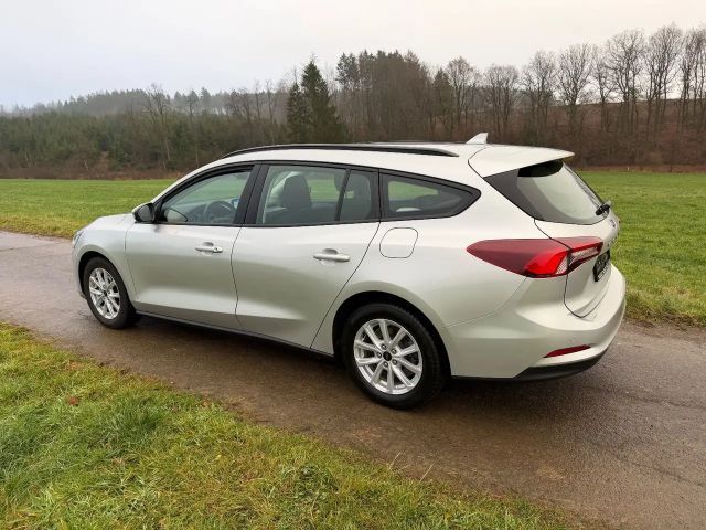 Ford Focus Cool & Connect Wagon