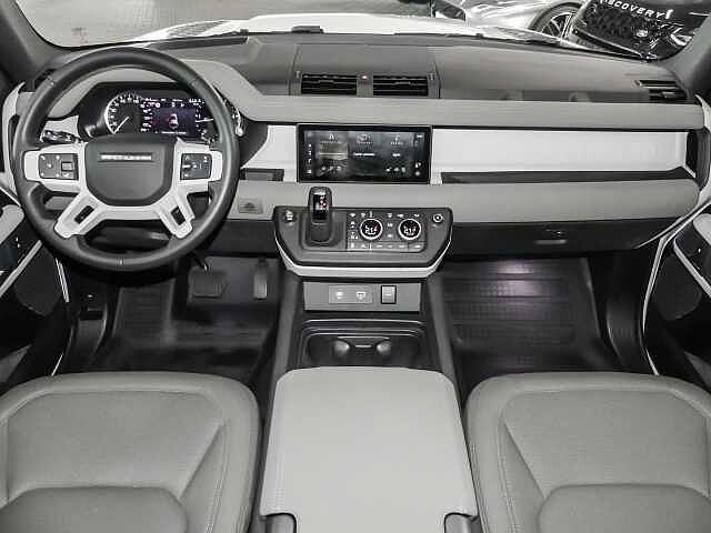 Land Rover Defender 110 Dynamic SE