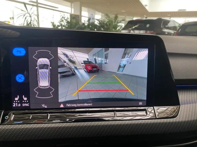 Volkswagen Golf 1.5 eTSI R-Line Style