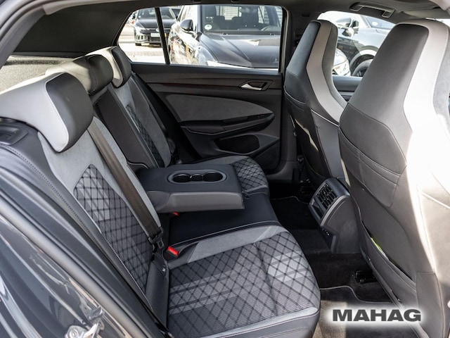 Volkswagen Golf 2.0 TSI DSG Golf VIII R-Line