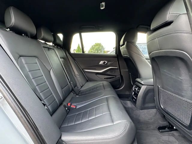 BMW 330 330d M-Sport Touring xDrive