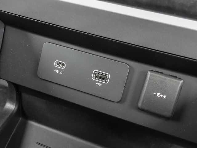 Land Rover Defender 90 Dynamic SE