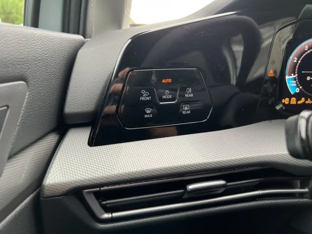 Volkswagen Golf Style Variant