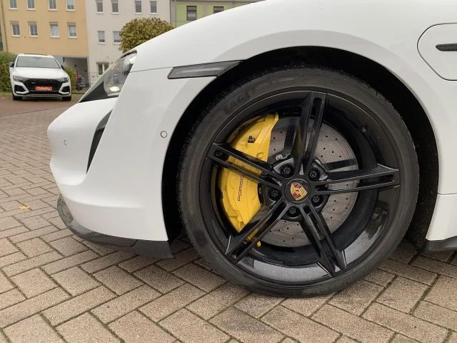 Porsche Taycan S Turbo