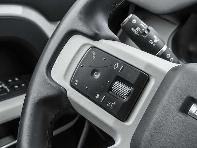 Land Rover Defender 110 Dynamic SE