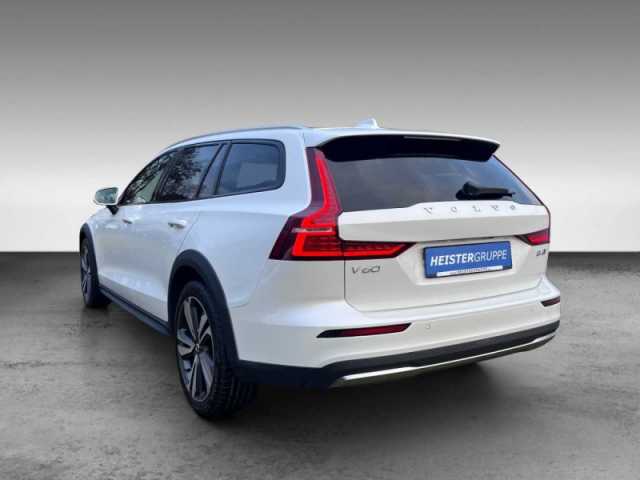 Volvo V60 Cross Country AWD Plus