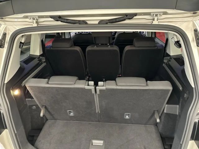 Volkswagen Touran 1.5 TSI DSG