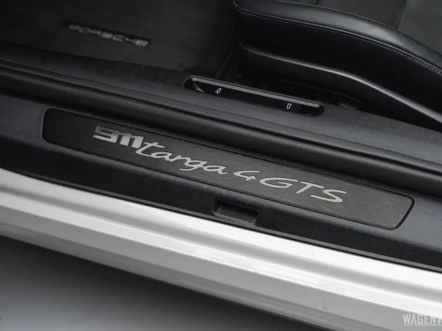 Porsche 992 4 Cabrio GTS Targa