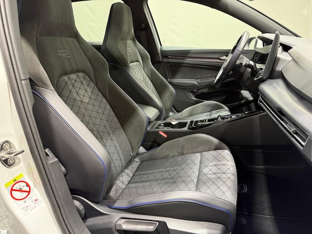 Volkswagen Golf 1.5 eTSI DSG R-Line