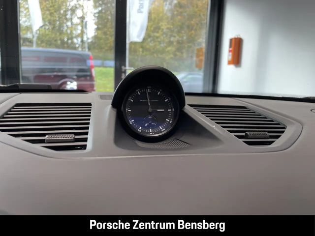 Porsche 992 4 Cabrio GTS Targa