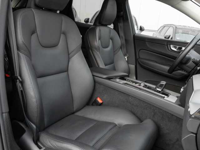 Volvo XC60 AWD Dark Plus