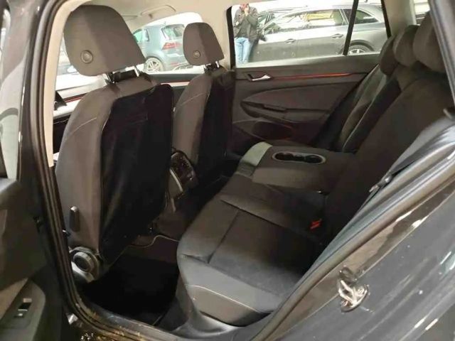 Volkswagen Golf 1.0 TSI Variant